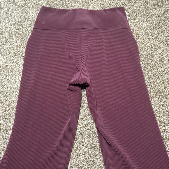 Lululemon Athletica Women’s 6 Wide Leg Maroon Leggings - Picture 9 of 11